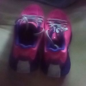 Women's size 4 Reebok sneaker
